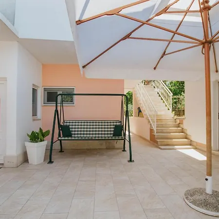 Apartamento By The Sea Arbanija, Ciovo - 1085